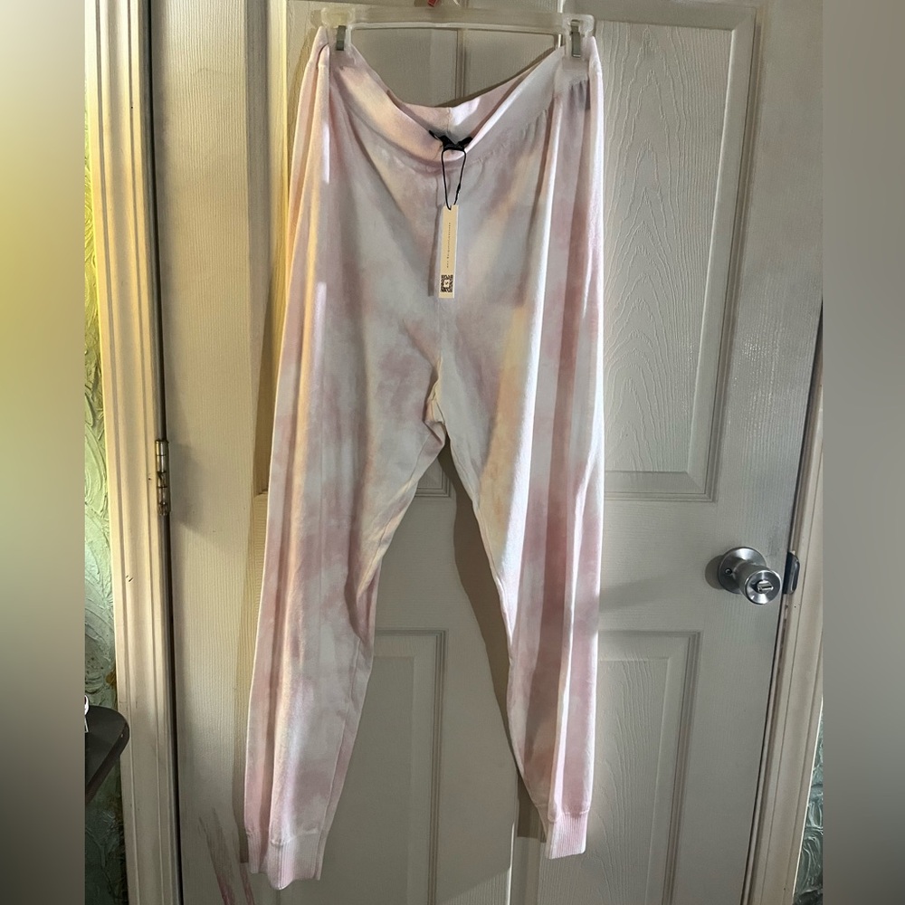 Sanctuary x-lg leggings. Soft and comfortable not to heavy but not to light.